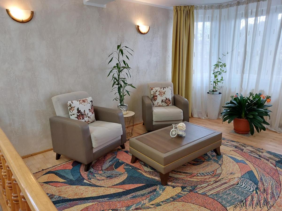 Pension Casablanca Campina Exterior photo